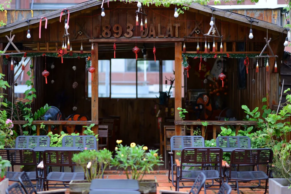 Phòng nghỉ & tiện nghi đi kèm